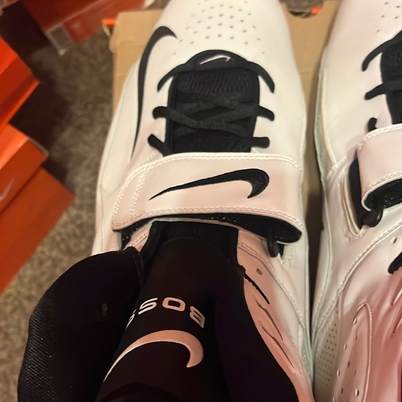 Nike air zoom boss shark football cleats white black metallic silver 310964 101
